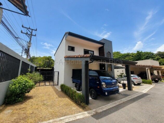 Se vende casa en Brasil Santa Ana 26-2264 en Brasil, Santa Ana, San José — ₡ 118 000 000