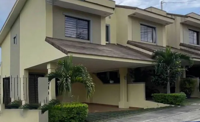 Casa en venta en Condominio El Prado, San Pablo de Heredia en Mercedes, Heredia — $180,000
