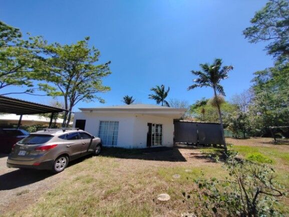 Se vende espaciosa casa con lote de 1,337m2 en Brasil Santa Ana 24-1528 in Brasil, Santa Ana, San José — $415,000