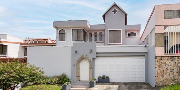 Casa de 4+habitaciones en Lomas de Ayarco (CT) in Sánchez, Curridabat, San José — $325,000