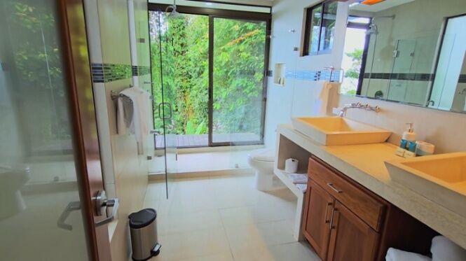 Casa en Venta/ House for sale in Uvita in Puntarenas — $525,000