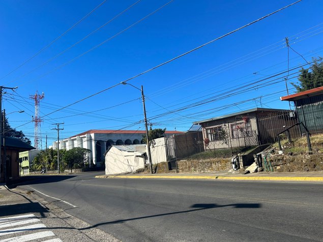 VENTA DE LOTE ESQUINERO COMERCIAL Y DE ALTA DENSIDAD, HEREDIA CENTRO in Heredia — $850,000