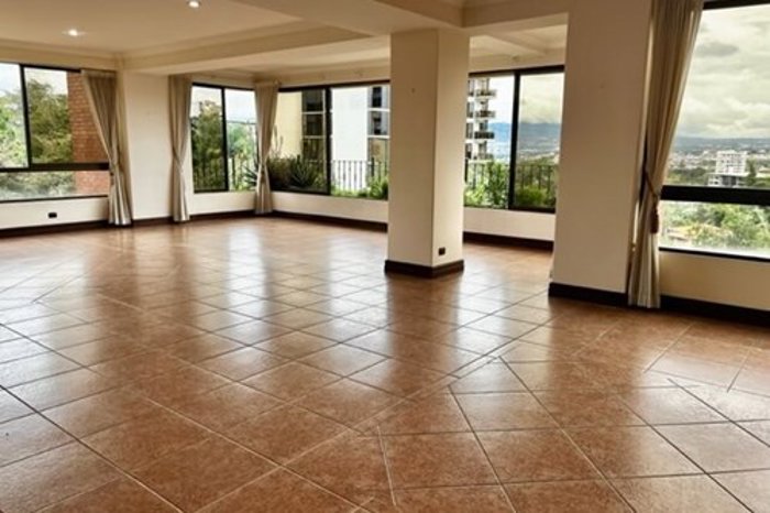 VENTA El mejor Condominio con la mejor vista en Escazu en Escazú, San José — $550,000