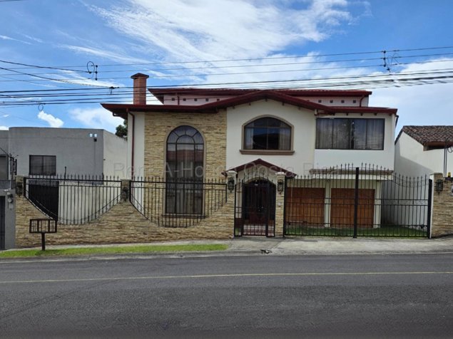 Venta de residencia de lujo con jacuzzi y sauna en Curridabat #27-97 GS in Granadilla, Curridabat, San José — $700,000