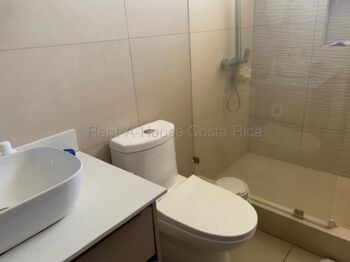 Venta de Casa en Bello Horizonte, Escazú. RAH 26-2166 in San Antonio, Escazú, San José — $250,000 - Photo 5 of 15