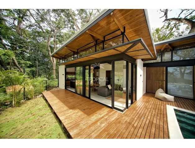 Villa Shemesh – Casa de Lujo con Vista al Mar en Santa Teresa en Cóbano, Puntarenas — $999,000