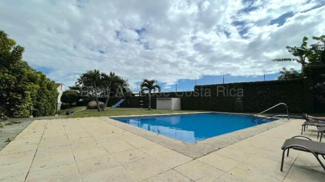 Casa en condominio con cómodas amenidades en Escazú #26-1761 GS en San Antonio, Escazú, San José — $230,000