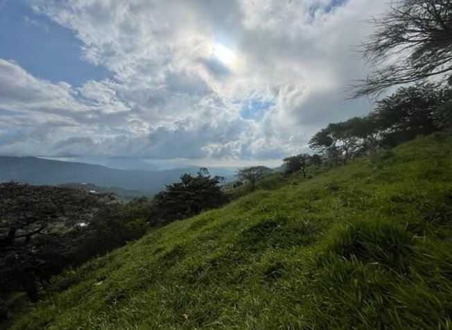 Finca ideal para urbanizar 10 minutos de Atenas Centro en Atenas, Alajuela — $3,942,240 - Foto 3 de 10