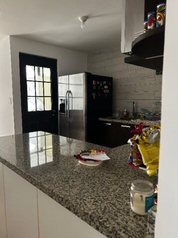 Hermosa casa esquinera, amplia terraza in Colón, Mora, San José — $245,500