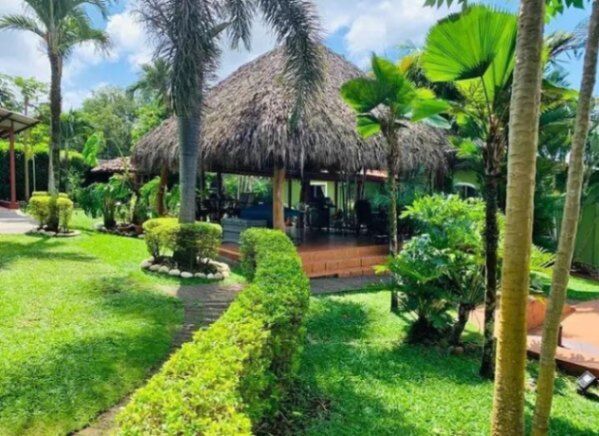 Venta de hermosa casa con piscina rancho paneles solares en orotina 26-790 en Orotina, Alajuela — $425,000