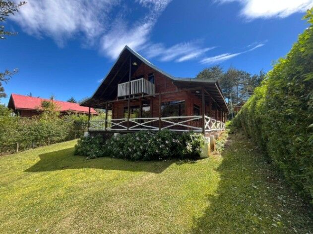 VENTA DE HERMOSA CABAÑA EN JARDÍN DE DOTA in Jardín, Dota, San José — ₡ 90 000 000