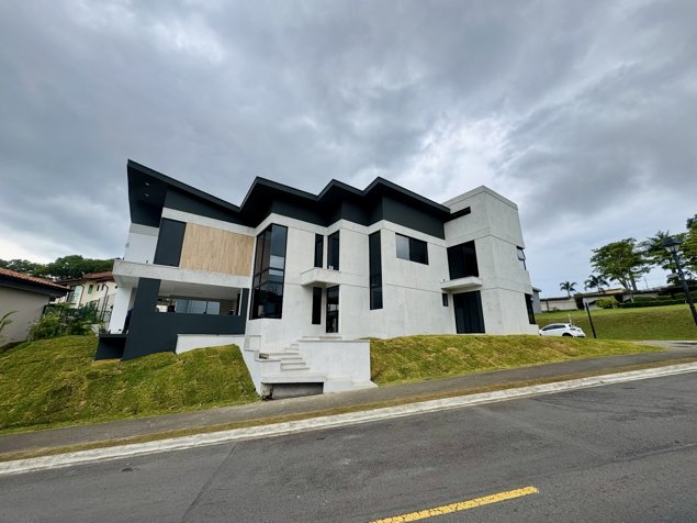 Casa en venta | Condominio Tierras de Café, Heredia en Ulloa, Heredia — $775,000