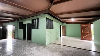 SE VENDE REFUGIO AUTOSOSTENIBLE CON NACIENTES DE AGUA Y VISTAS A LA MONTAÑA en San Isidro De El General, Pérez Zeledón, San José — $199,995 - Foto 4 de 18
