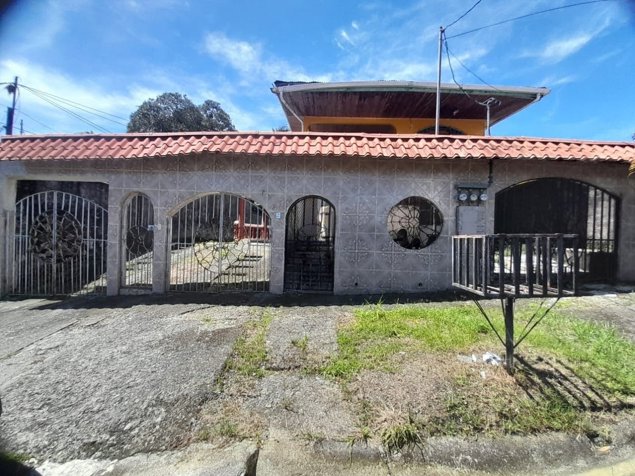 Se Vende Casa en el bello Puerto de Limón in Limón — $320,000