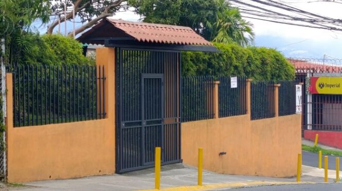 Venta de Casa en Granadilla de Curridabat.  en Granadilla, Curridabat, San José — ₡ 150 000 000
