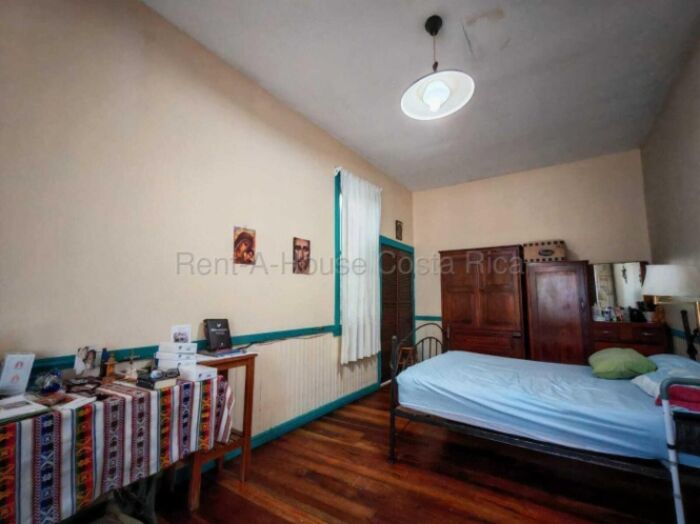 Casa amplia con gran potencial en zona estratégica y céntrica #26-1718 GS en Merced, San José — $1,100