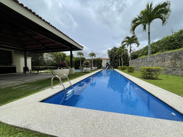 Apartamento en venta Brasil de Mora, Condominio del Rio en Brasil, Santa Ana, San José — $185,000