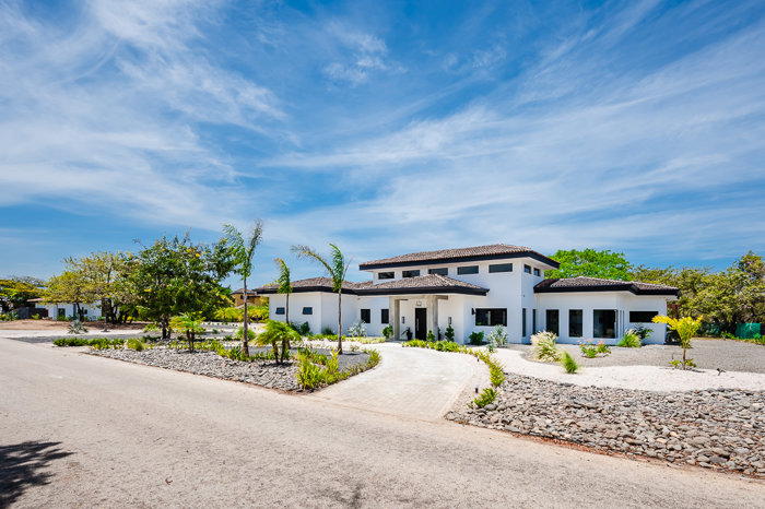 Elegant Golfside Retreat in Hacienda Pinilla in Tamarindo, Santa Cruz, Guanacaste — $2,250,000 - Photo 3 of 44