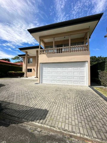 Hermosa Casa en La Alhambra in Colón, Mora, San José — $750,000 - Photo 3 of 32
