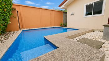 Moderna casa de 3 habitaciones en Jacó con piscina privada en Jacó, Garabito, Puntarenas — $255,000 - Foto 3 de 44