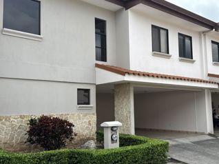Exclusivo Townhouse en Venta en Pozos de Santa Ana, Costa Rica. in Pozos, Santa Ana, San José — $215,000 - Photo 3 of 37