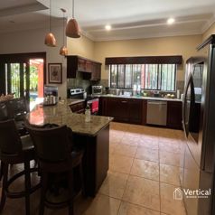 Venta de casa Colinas de Montealegre. condominio Guayacán Real en Tres Ríos, La Unión, Cartago — $1,250,000 - Foto 5 de 13