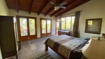 🌿 Casa Remodelada en Venta – San Antonio de Escazú 26-1567   in San Antonio, Escazú, San José — $279,000 - Photo 5 of 15