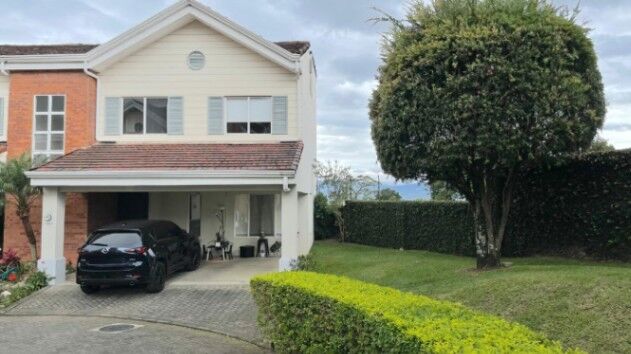 CASA EN VENTA EN SAN ANTONIO ESCAZÙ en San Antonio, Escazú, San José — $267,721