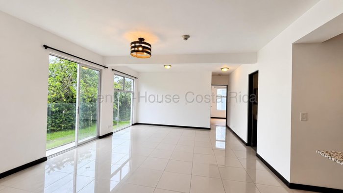 Apartamento Venta Granadilla Curridabat 76 Millones 74m2 5to Nivel Vista Irazu 2 Bodegas en Granadilla, Curridabat, San José — 76 000 000 ₡ - Foto 1 de 9