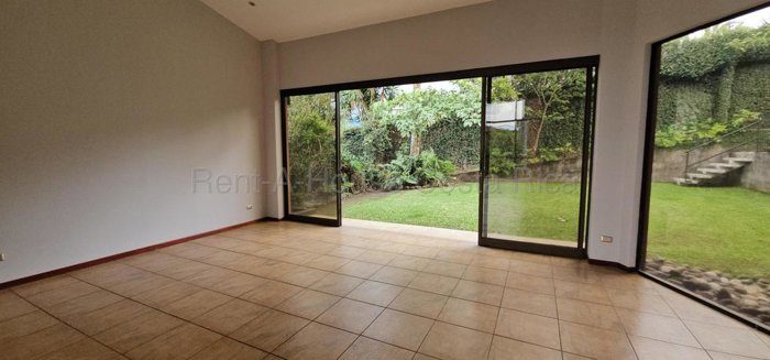 Alquiler de Casa en San Rafael de Escazú. RAH 27-472 in San Rafael, Escazú, San José — $5,000 - Photo 3 of 17