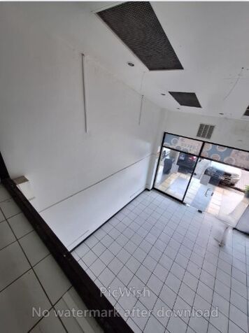 ALQUILER DE LOCAL, SAN JOSE, ESCAZÚ, PLAZA LAURELES  in Escazú, San José — $1,895