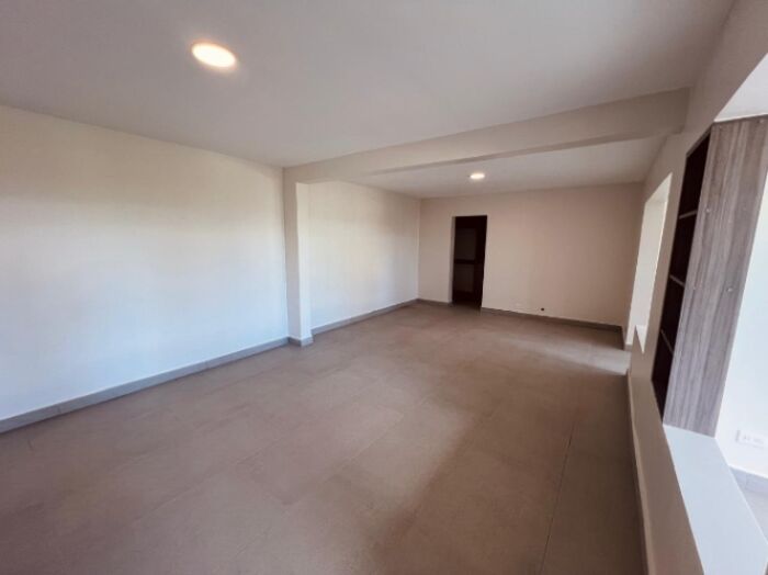 Viva en Escazú al mejor precio y ubicación 26-1236  in San Rafael, Escazú, San José — $1,100