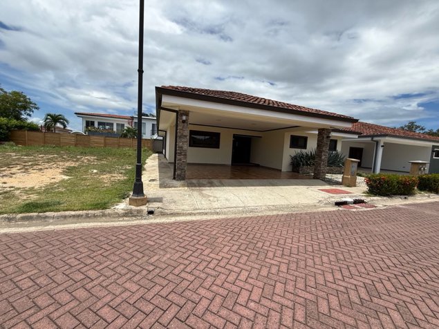 CASA EN VENTA Condominio Parque del Encino Liberia, Guanacaste en Liberia, Guanacaste — $320,000 - Foto 2 de 2
