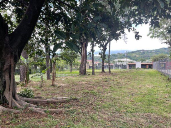 Lote plano con doble frente en zona premium ideal para desarrollo estratégico 26-1688 GS en Santa Ana, San José — $495,000 - Foto 3 de 7