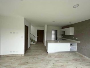 Lindo apartamento en alquiler en San Rafael, Escazú, San José — $1,700 - Foto 2 de 7