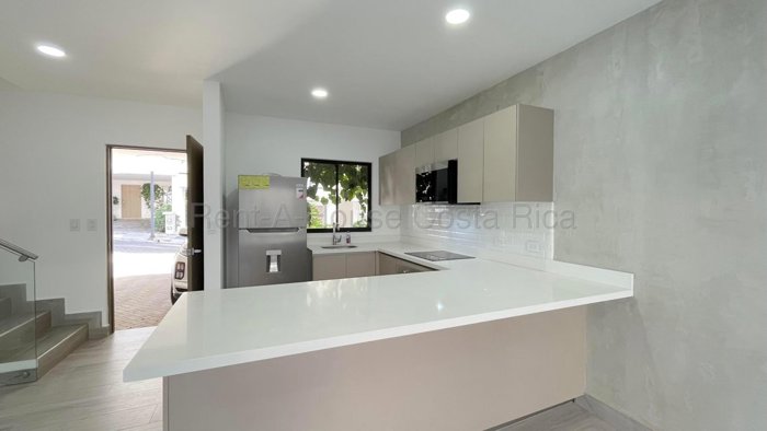 Alquiler de TOWNHOUSE en Santa Ana-Pozos. RAH 27-269 in Pozos, Santa Ana, San José — $1,600