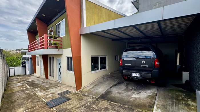 Venta de Propiedad con 3 Apartamentos Inversión San Pablo de Heredia in San Pablo, Heredia — $350,000