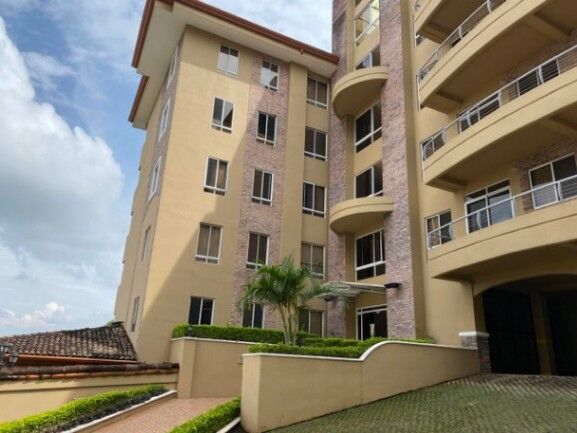 Se vende moderno apartamento en condominio de San Rafael Escazú 25-1723 en San Rafael, Escazú, San José — $480,000