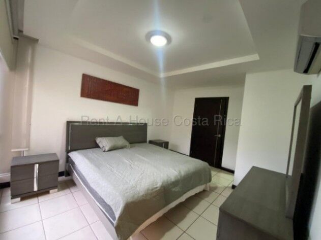 Alquiler de Apartamento Amueblado en Santa Ana. RAH 27-50 in Santa Ana, San José — $1,300