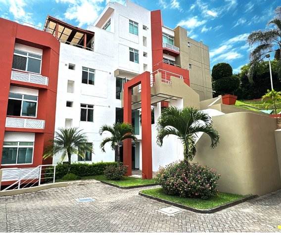En Alquiler, exclusivo apartamento en Guachipelin, Escazu. in San Rafael, Escazú, San José — $1,400 - Photo 2 of 18