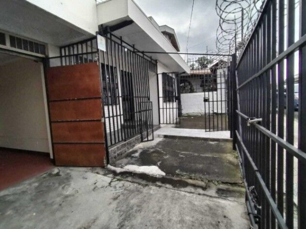 Venta de Amplia y Cómoda Casa en San Francisco de Dos Ríos en San Francisco de Dos Ríos, San José — $340,000 - Foto 2 de 20