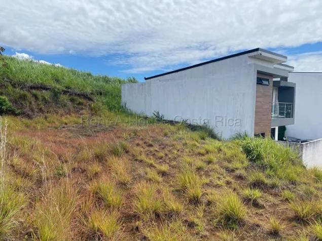 Venta de Lote en Bello Horizonte, Escazú. RAH 26-2079 en Escazú, San José — ₡ 63 000 000