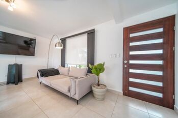 Se vende moderna casa con patio y terraza en Ciudad Colón 26-49 en Colón, Mora, San José — $220,000 - Foto 4 de 20