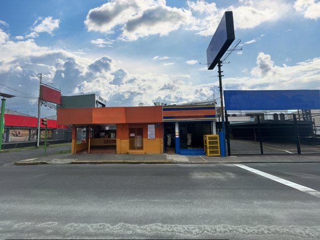 VENTA PROPIEDAD CON 2 LOCALES EN SAN PEDRO DE MONTES DE OCA en San Pedro, Montes De Oca, San José — $400,000