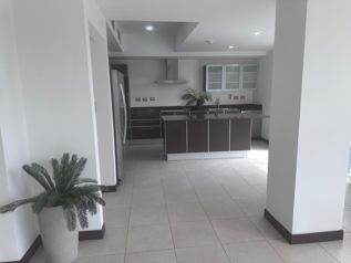 ALQUILER DE APARTAMENTO, SAN JOSE, ESCAZÚ, LOS LAURELES en San Rafael, Escazú, San José — $2,900 - Foto 4 de 36