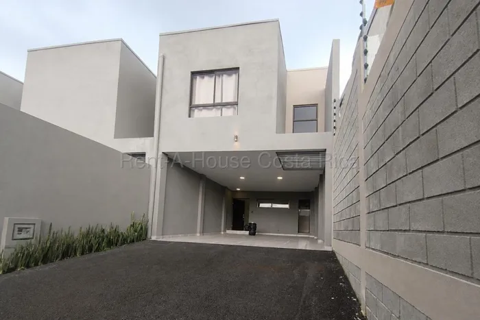 Venta casa nueva independiente en Heredia en Mercedes, Heredia — $127,000,000