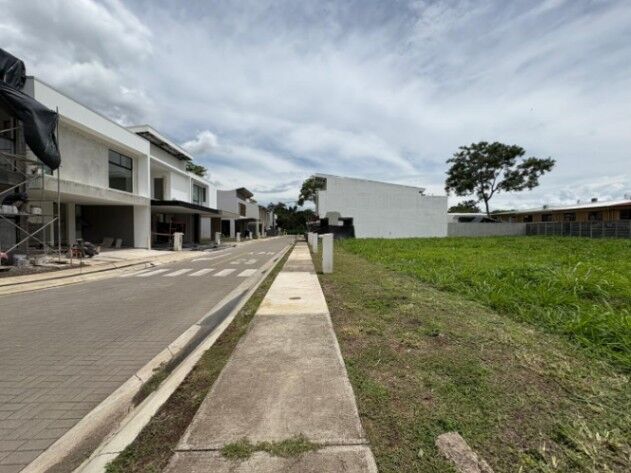 Lote en Venta en Condominio Santa Ana en Santa Ana, San José — $148,800