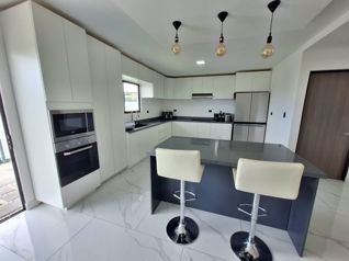 OPORTUNIDAD VENTA CASA 2 NIVELES 1 AÑO CONSTRUIDA CONDOMINIO PERAZ TRES RIOS en Tres Ríos, La Unión, Cartago — 140 000 000 ₡ - Foto 2 de 20