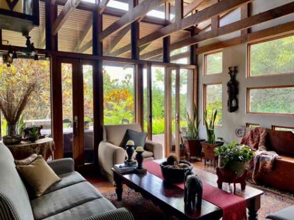 Se vende espaciosa casa con patio en residencial de San Rafael Escazú 25-1835 en San Rafael, Escazú, San José — $800,000