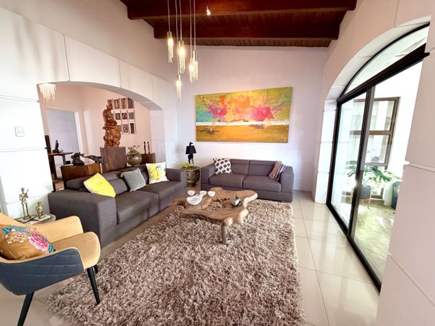 Casa en Trejos Montealegre, Escazú en Escazú, San José — $670,000 - Foto 3 de 19